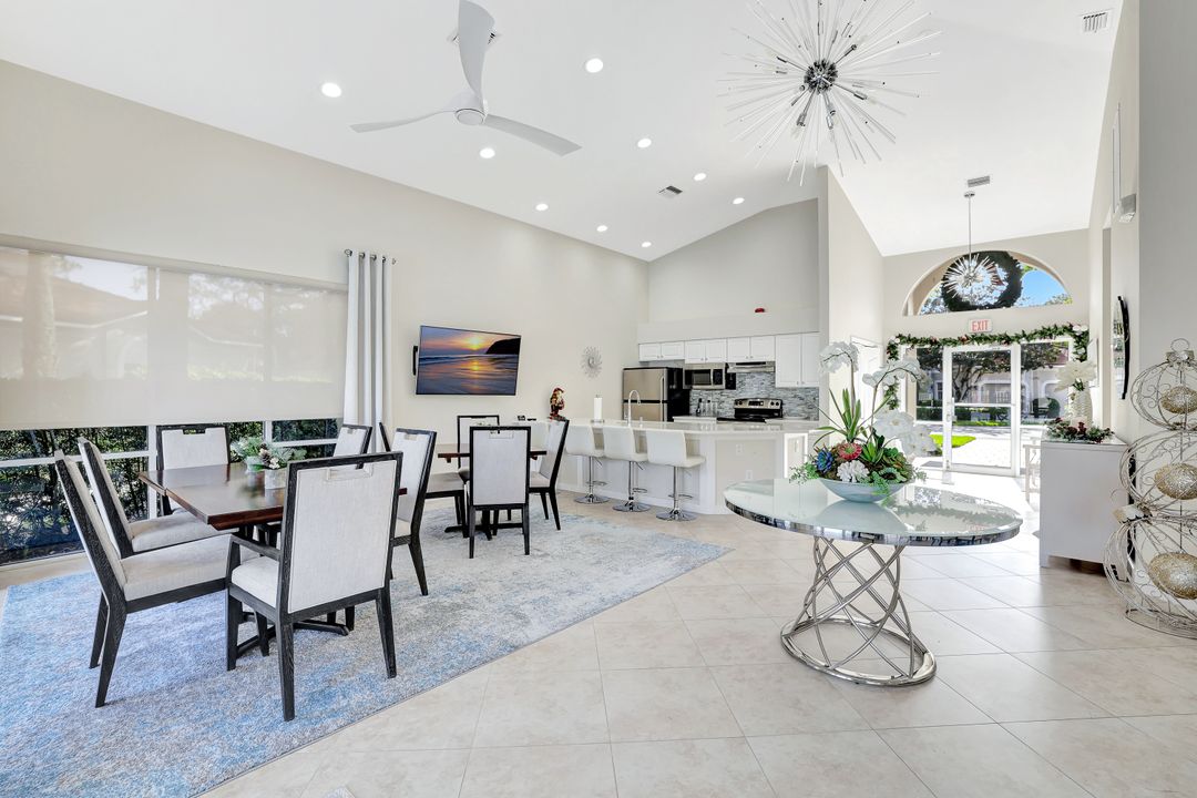 6200 Reserve Cir #404, Naples, FL 34119