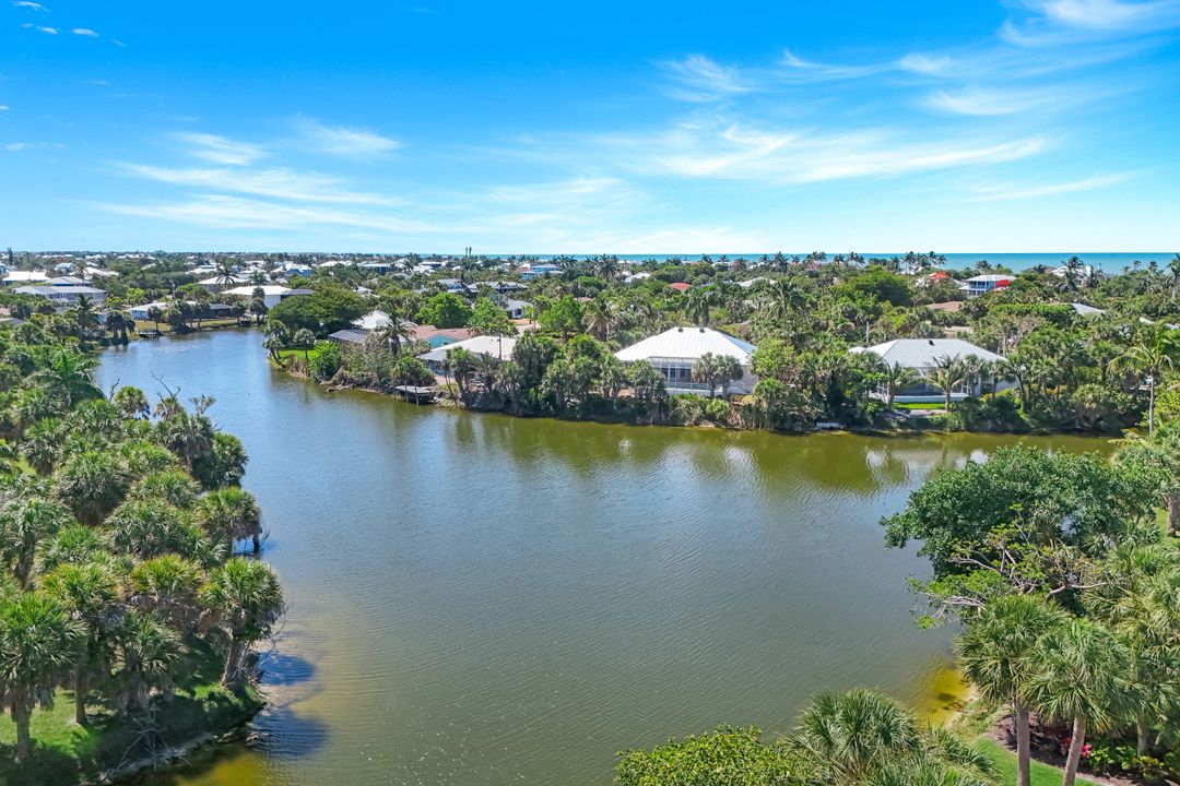 673 E Rocks Dr, Sanibel, FL 33957
