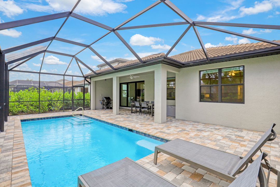 7266 Wilton Dr N, Naples, FL 34109