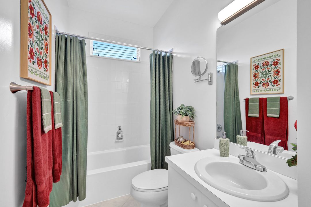 484 Crossfield Cir, Naples, FL 34104