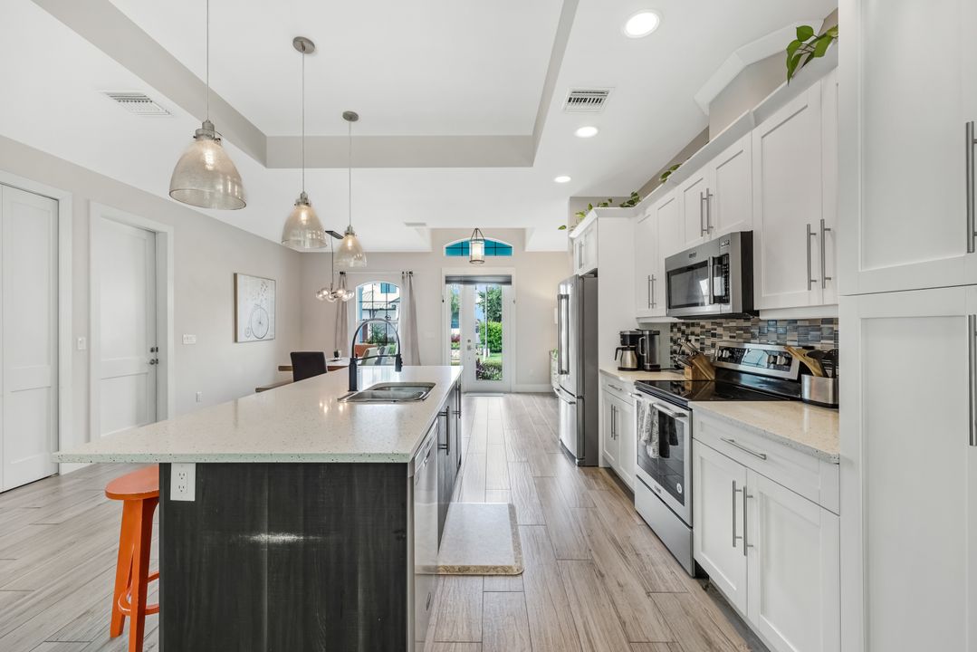 109 W Hilo St, Naples, FL 34113