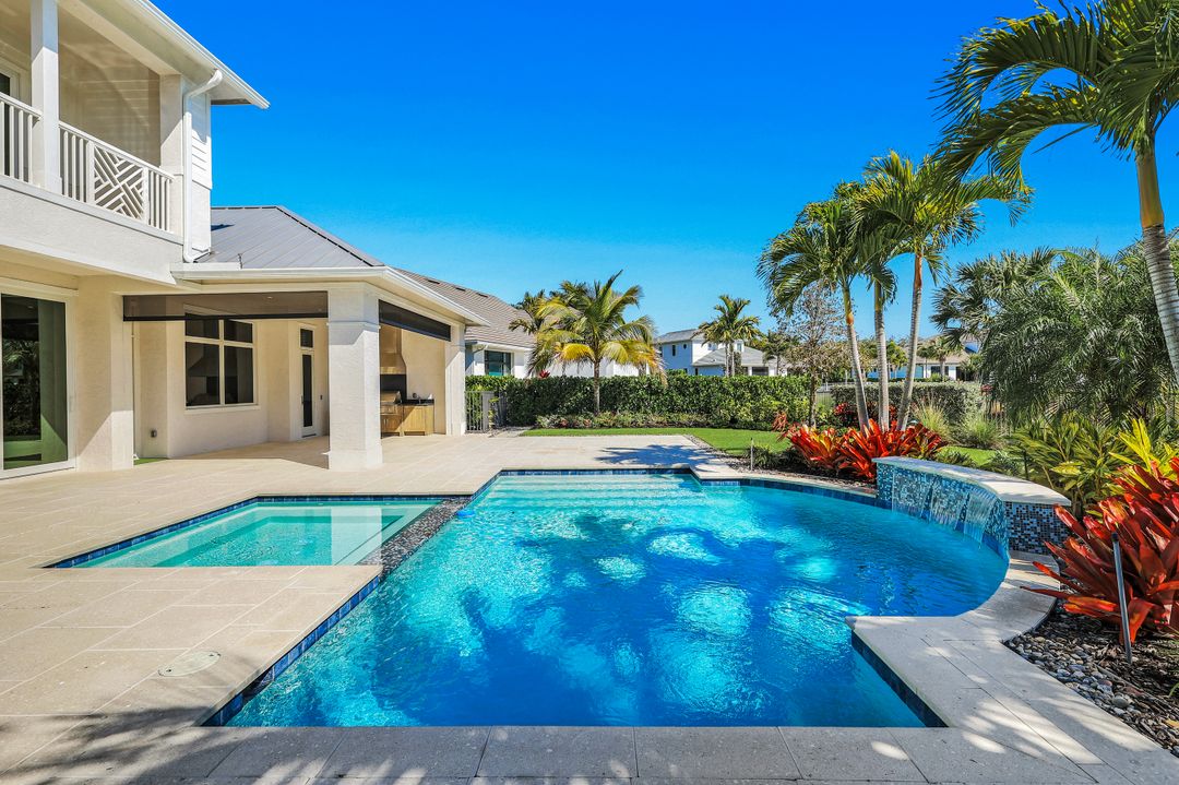 16716 Enclave Cir, Naples, FL 34110