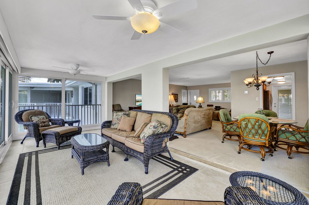 386 Harbour Dr, Naples, FL 34103