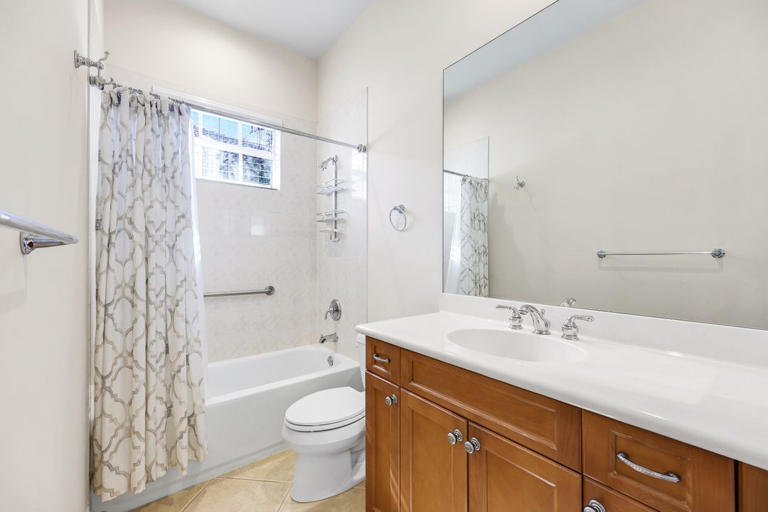 4963 Rustic Oaks Cir, Naples, FL 34105