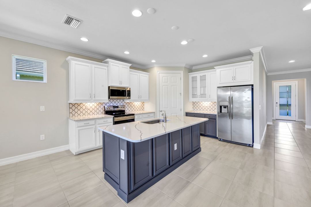 14704 Kelson Cir, Naples, FL 34114