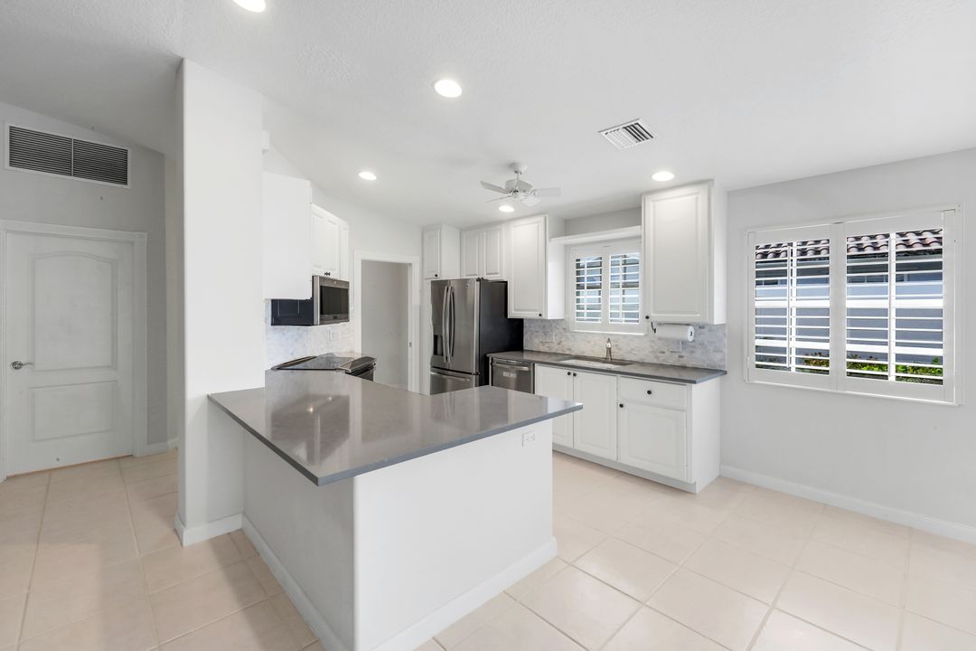 4155 St George Ln, Naples, FL 34119