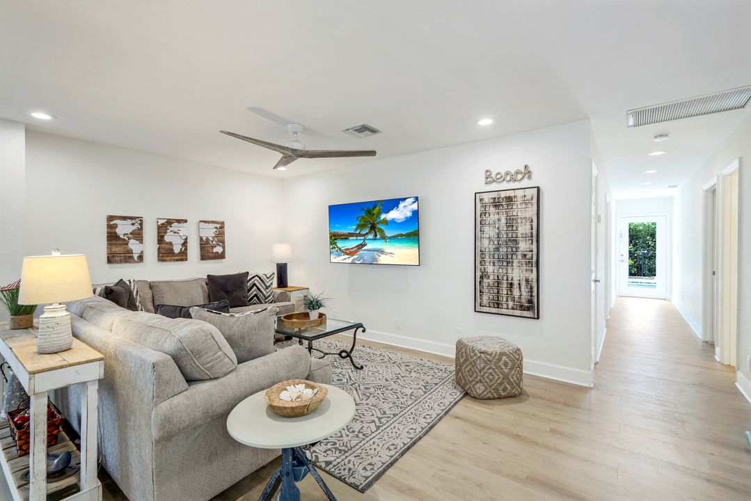 590 92nd Ave N, Naples, FL 34108