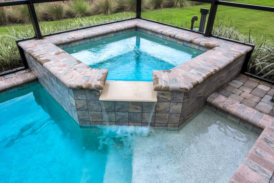 6392 Arriba Ave, Naples, FL 34113