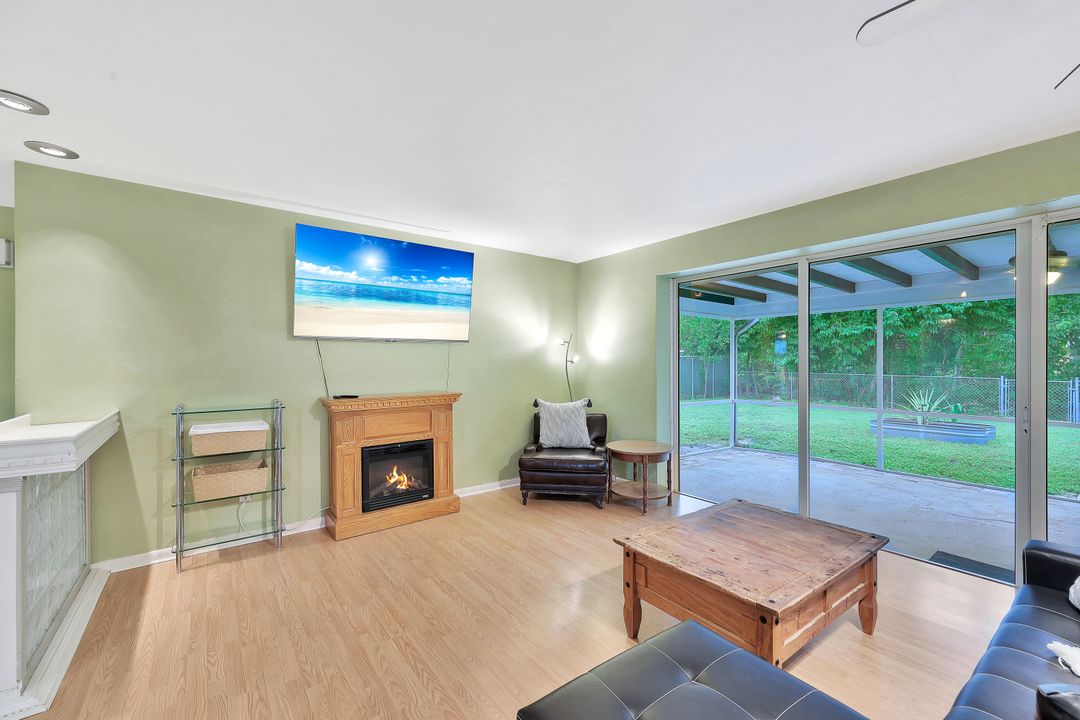 2201 41st Terrace SW, Naples, FL 34116