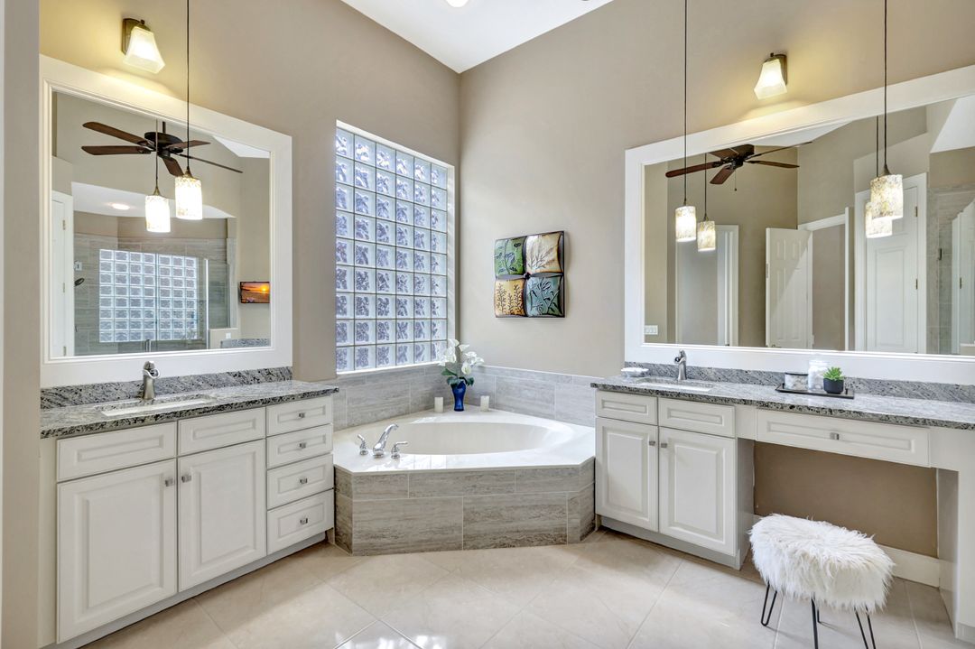 1282 Via Portofino, Naples, FL 34108