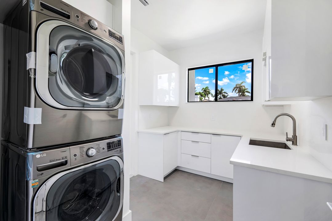 1332 Longwood Dr, Fort Myers, FL 33919