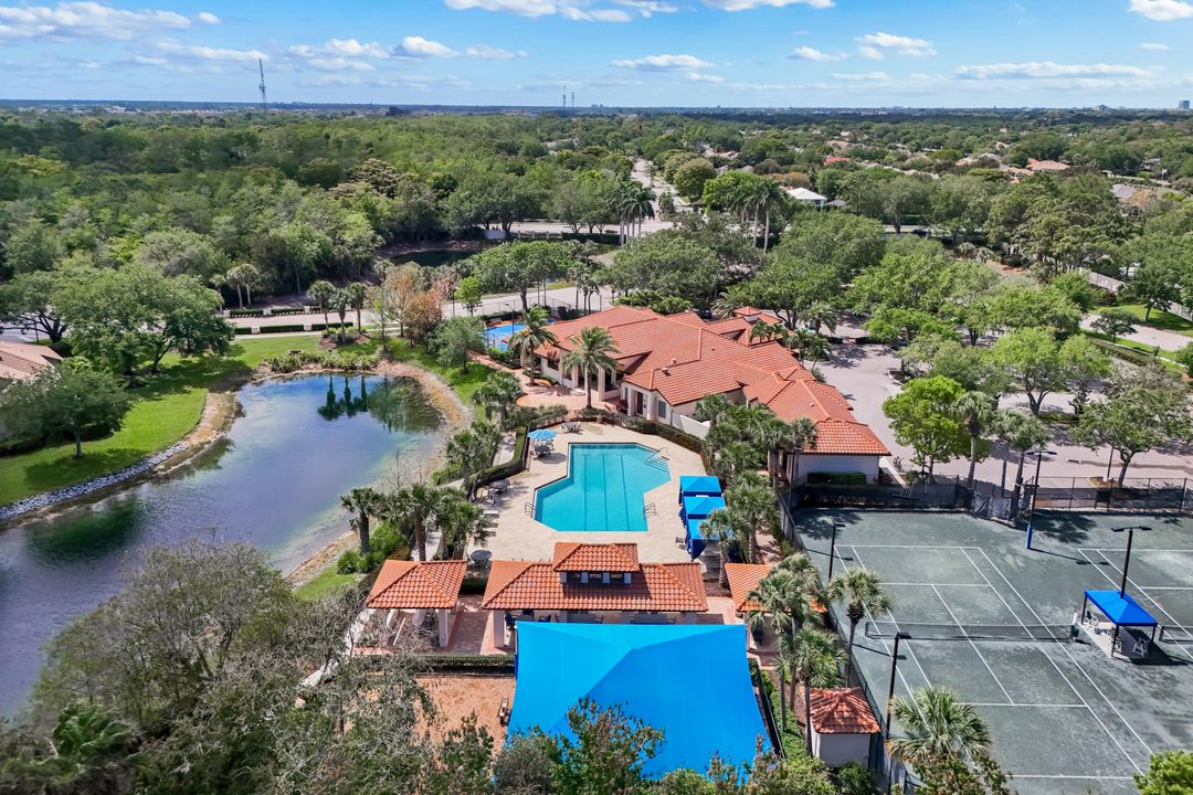 7661 San Sebastian Way, Naples, FL 34109