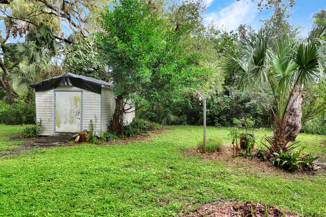 18200 Elmwood Dr, Alva, FL 33920