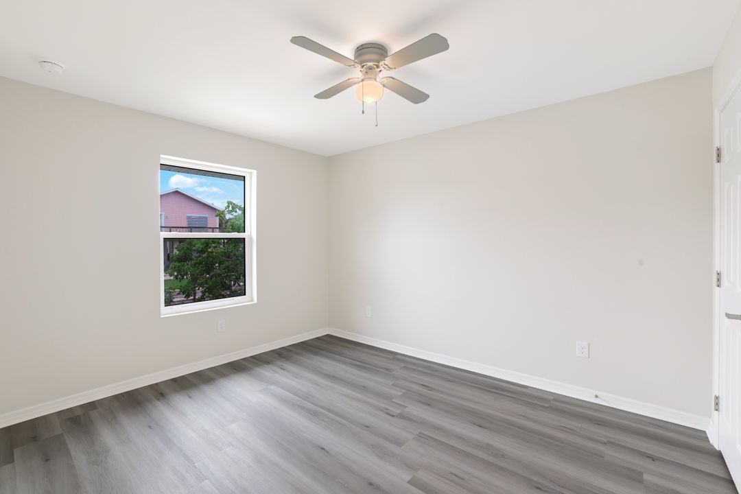 627 Palm Dr, Naples, FL 34114
