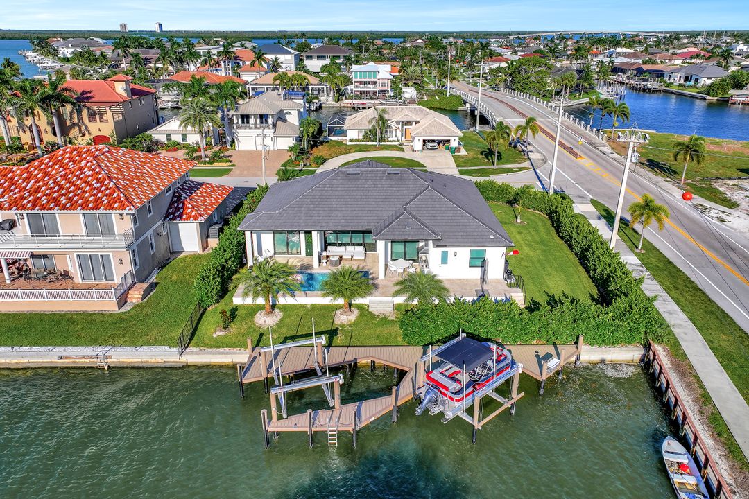 1200 Redwood Ct, Marco Island, FL 34145