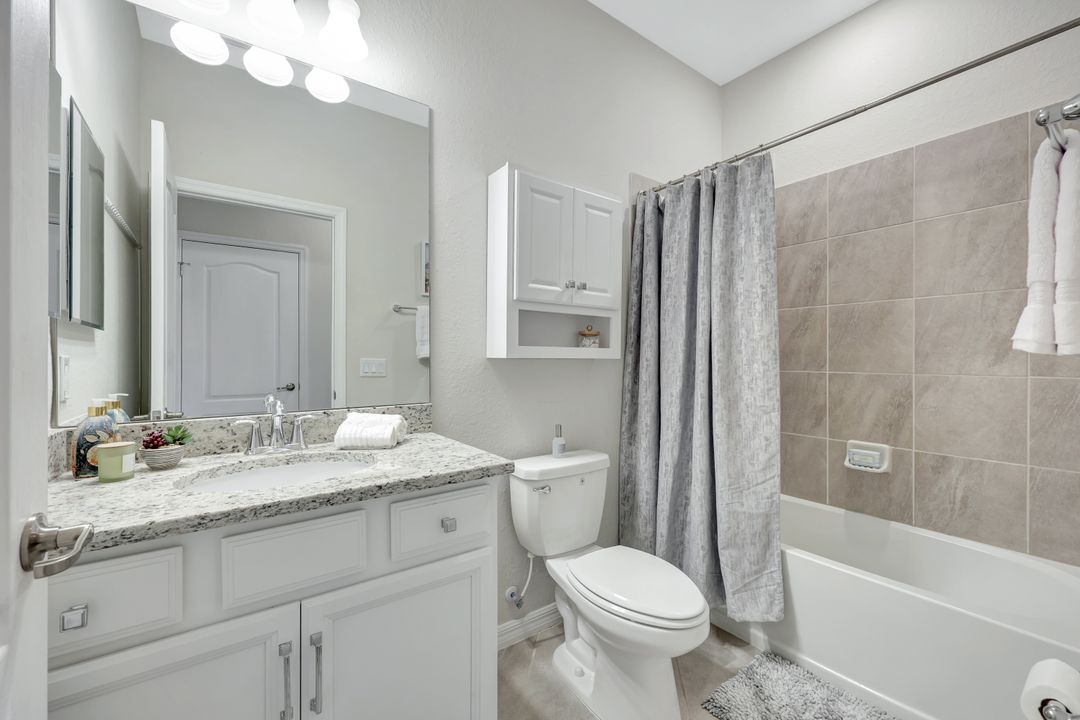 2174 Clementine St, Naples, FL 34120