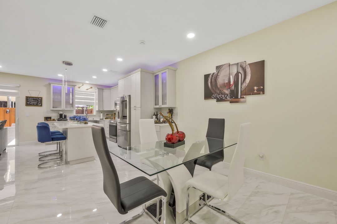14942 SW 8th Ln, Miami, FL 33194