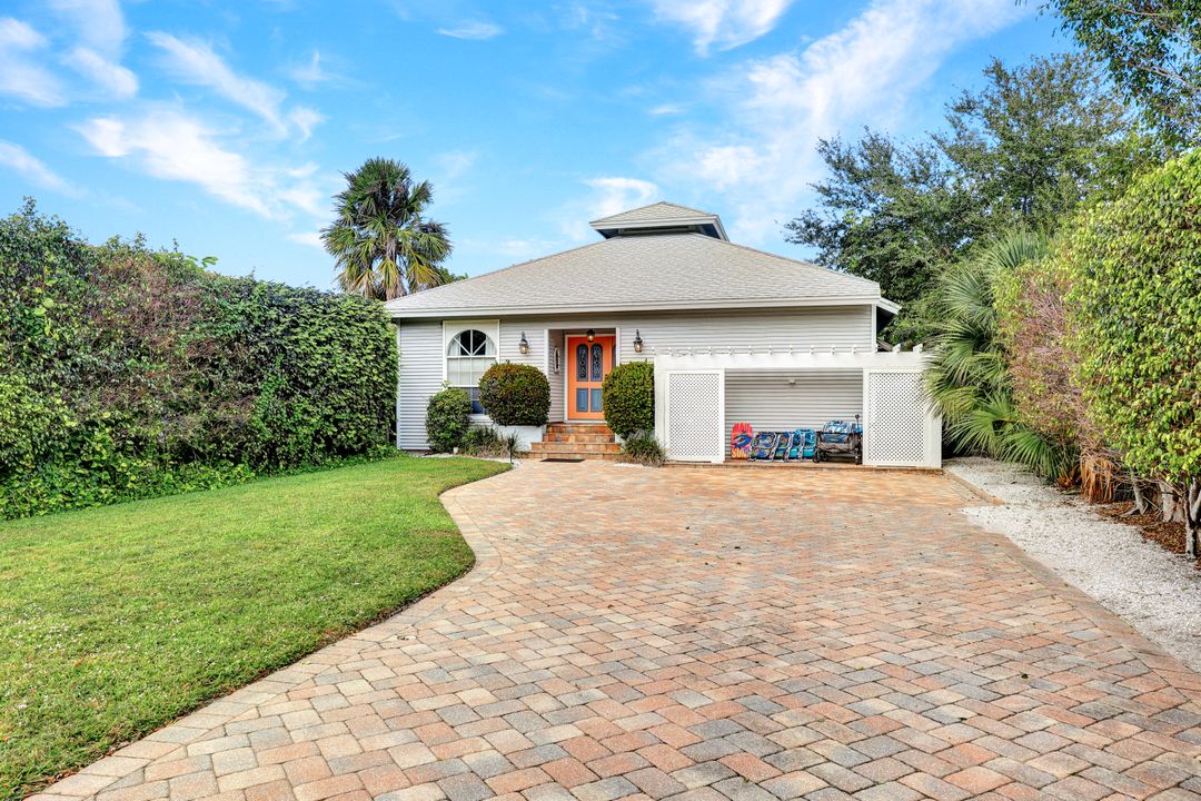 531 91st Ave N, Naples, FL 34108