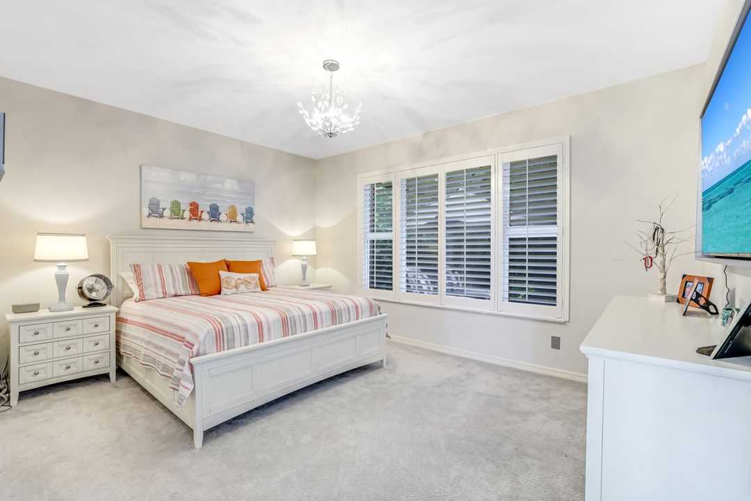 8828 Ventura Way, Naples, FL 34109