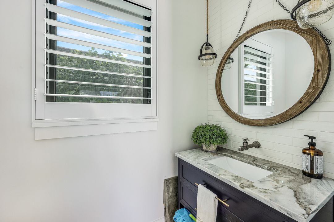 679 Rudder Rd, Naples, FL 34102