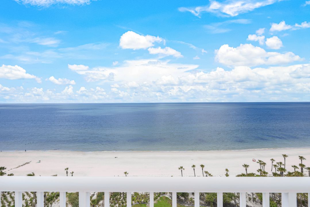 20 Seagate Dr #1102 (PH-2), Naples, FL 34103