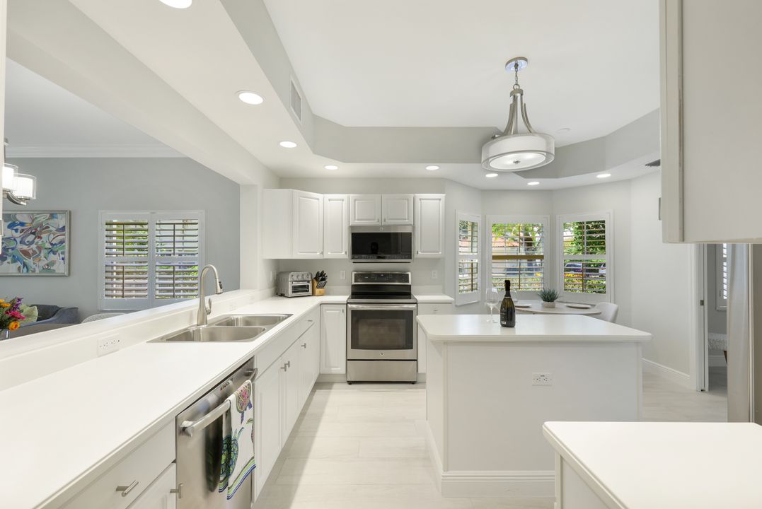 6240 Reserve Cir #802, Naples, FL 34119