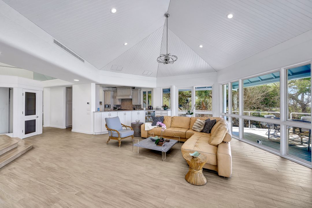 336 Seabreeze Dr, Marco Island, FL 34145