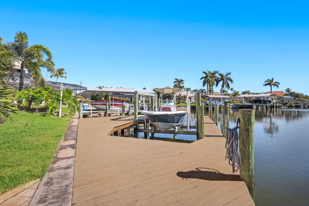 2014 Cape Coral Pkwy W, Cape Coral, FL 33914