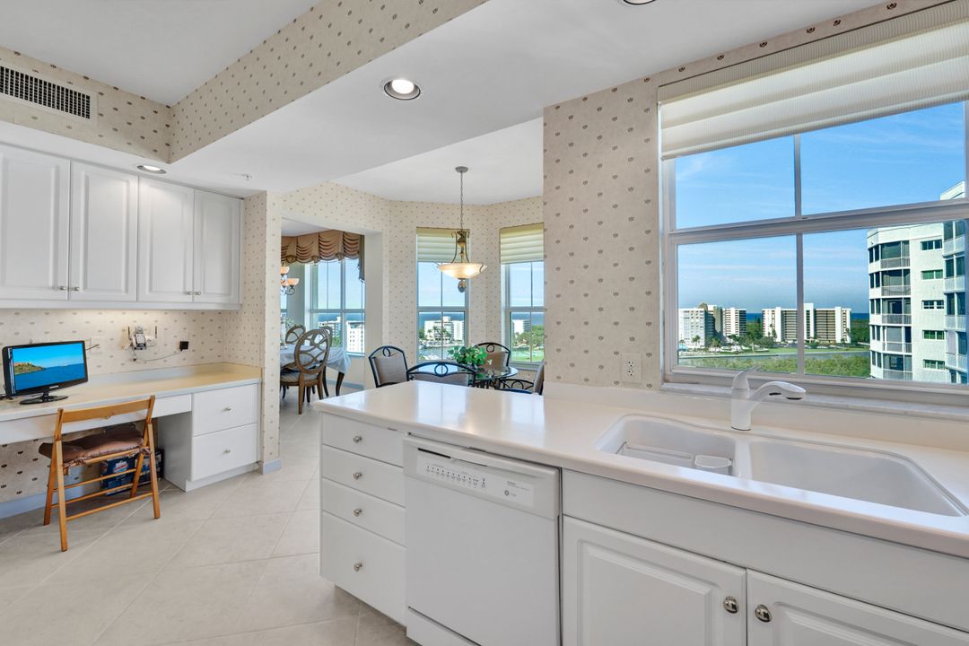 300 Dunes Blvd #1007, Naples, FL 34110