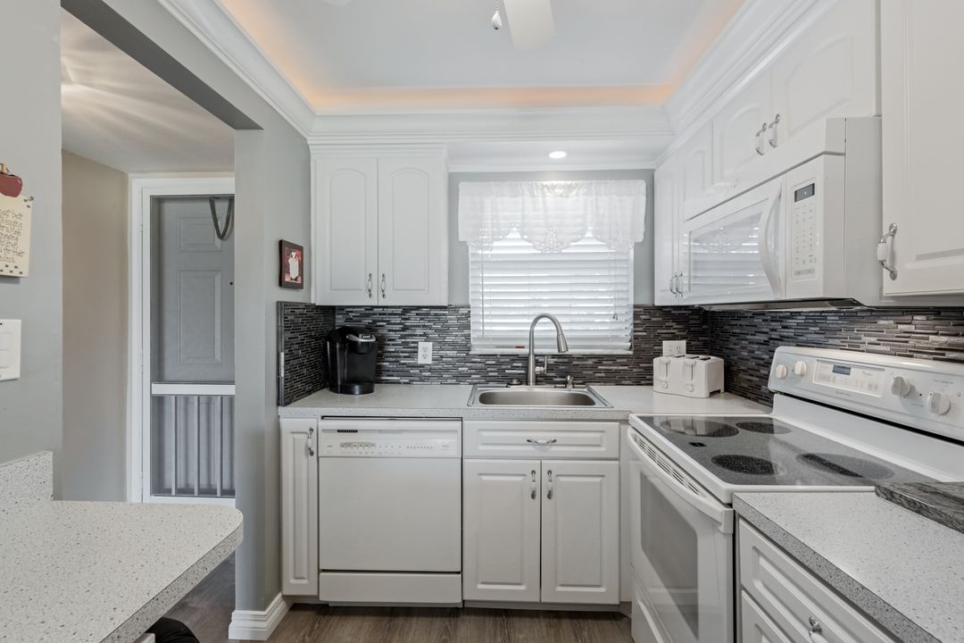 300 Forest Lakes Blvd #104, Naples, FL 34105