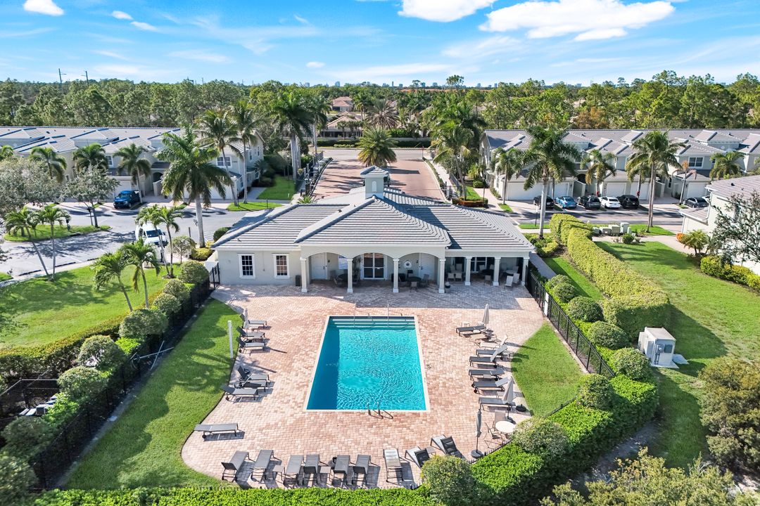 1370 Mariposa Cir #102, Naples, FL 34105