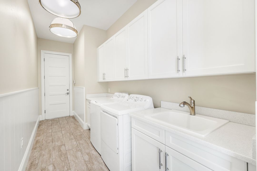 6348 Lyford Isle Dr, Naples, FL 34113