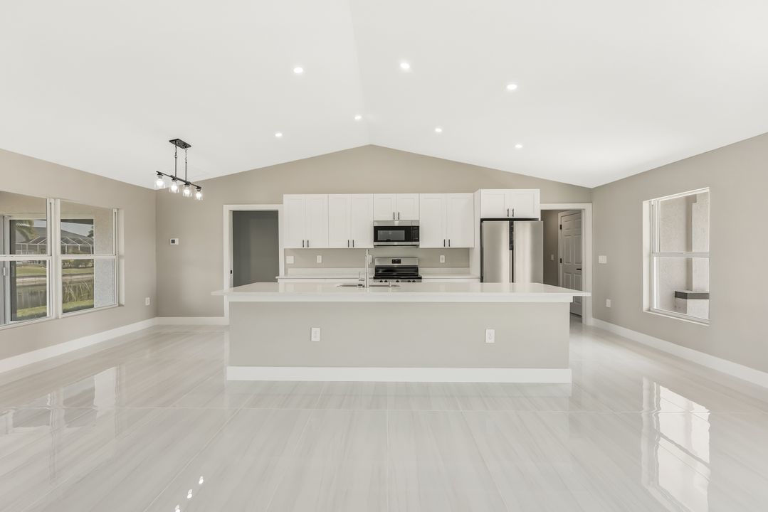 2821 NW 25th Ln, Cape Coral, FL 33993