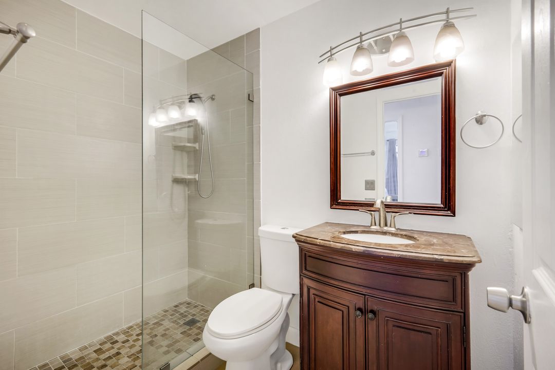 4352 Parrot Ave, Naples, FL 34104