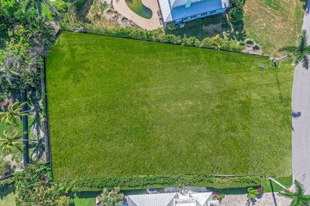 350 Rudder Rd, Naples, FL 34102