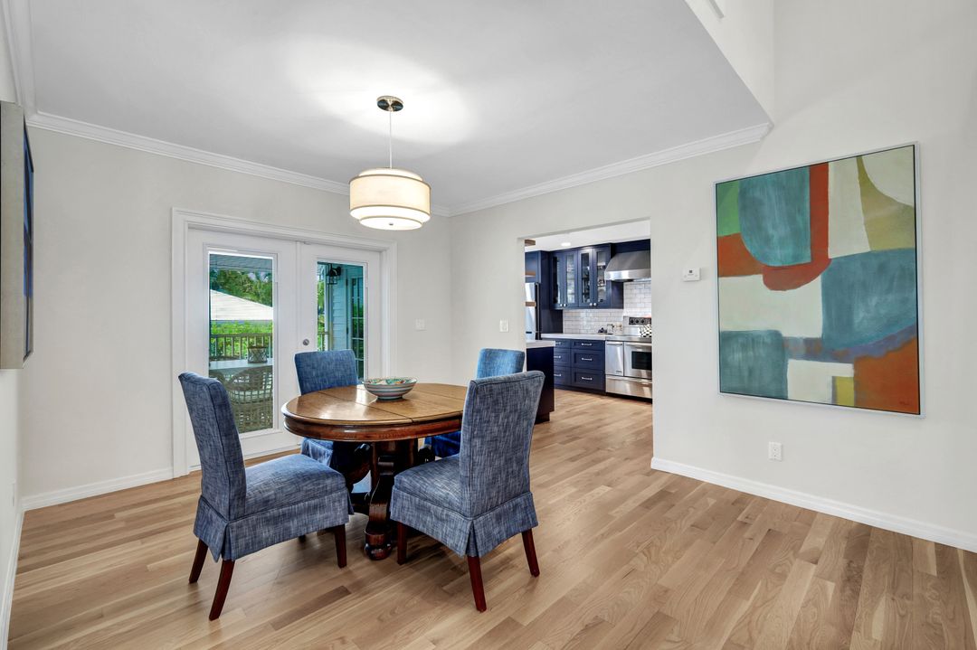 670 8th Ave S, Naples, FL 34102