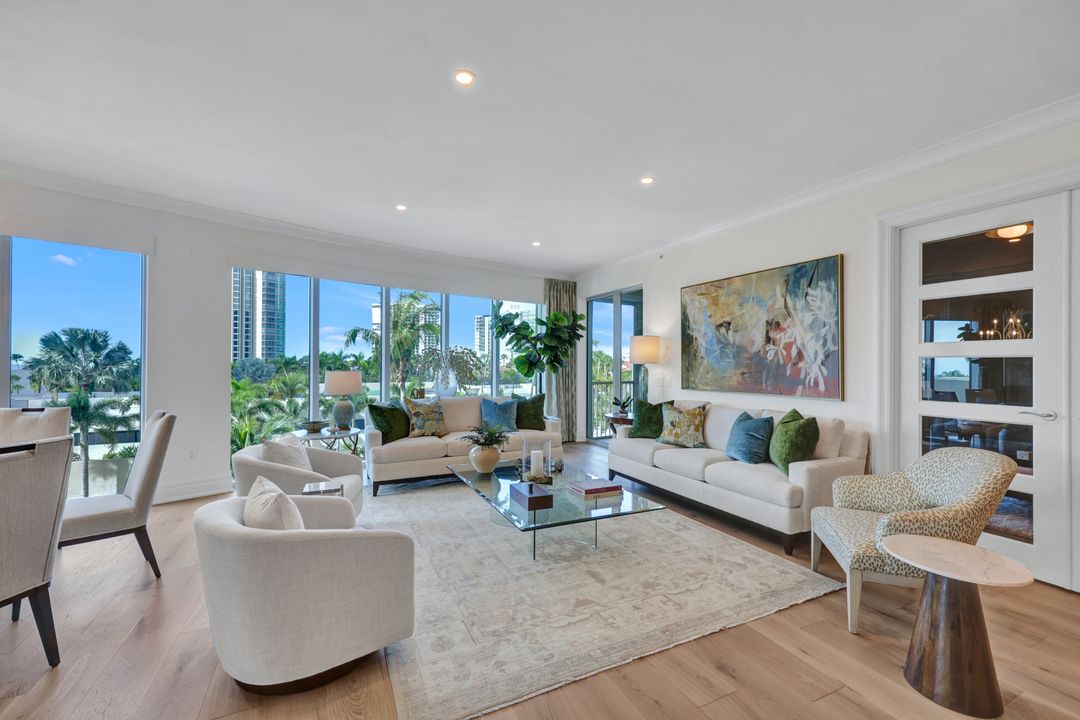 4501 Gulf Shore Blvd N #403, Naples, FL 34103