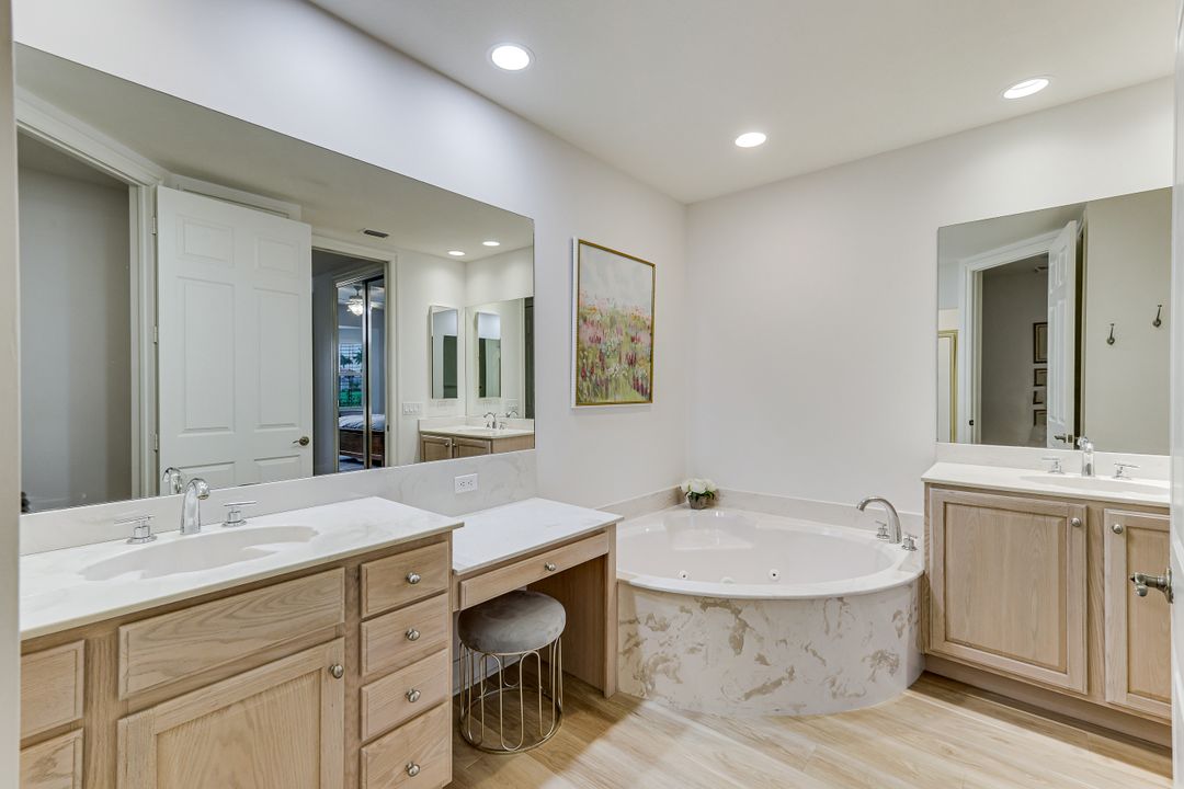 6029 Trophy Dr #301, Naples, FL 34110