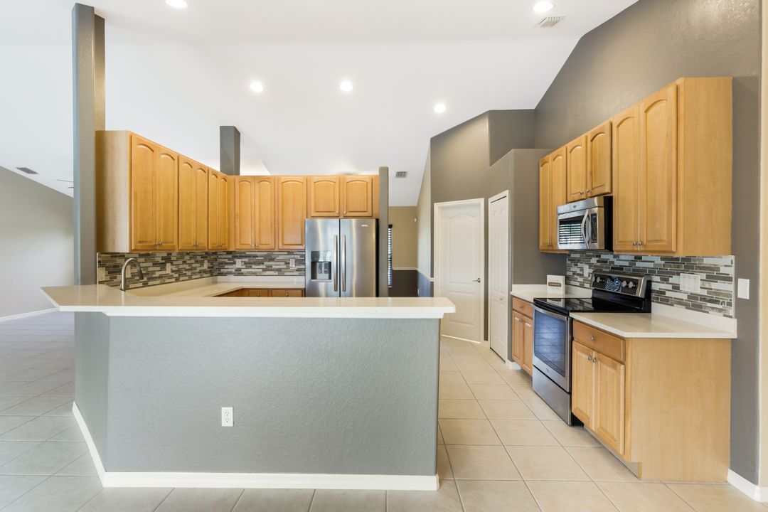 3325 SW 5th Pl, Cape Coral, FL 33914