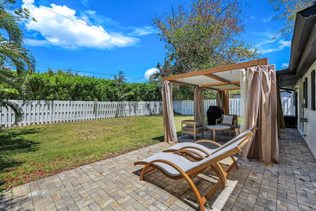 1300 Pine St, Naples, FL 34104