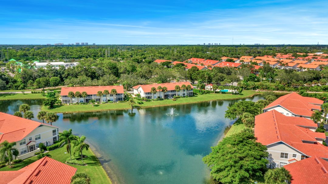 5025 Cedar Springs Dr #102, Naples, FL 34110