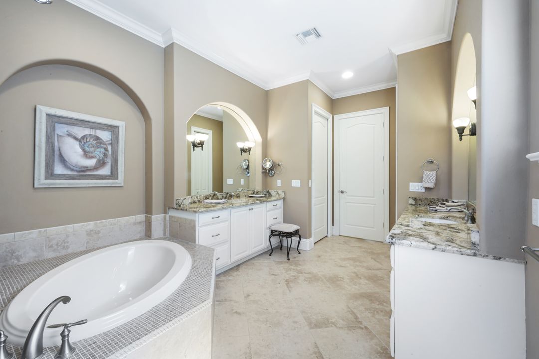 3848 Mahogany Bend Dr, Naples, FL 34114