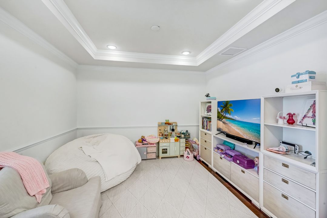 9403 Surfbird Ct, Naples, FL 34120