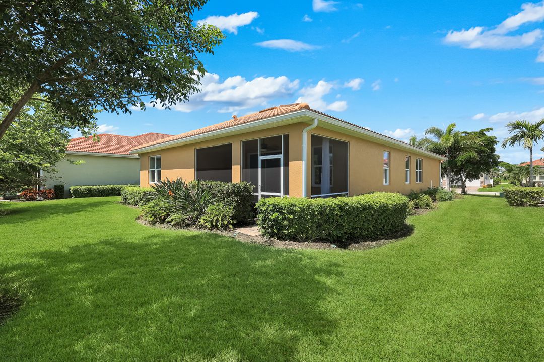 2899 Sunset Pointe Cir, Cape Coral, FL 33914