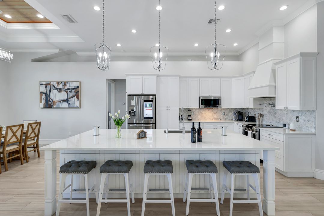 90 22nd Ave NW, Naples, FL 34120
