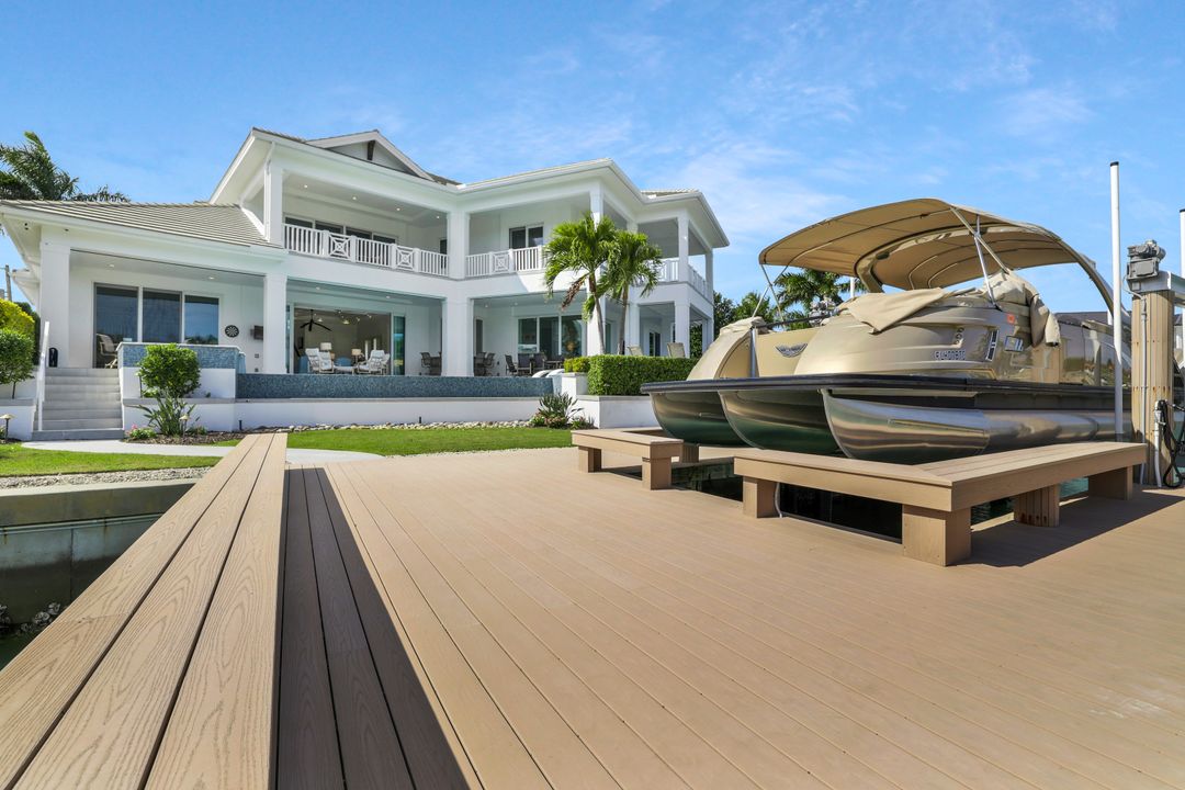 689 Pelican Ct, Marco Island, FL 34145