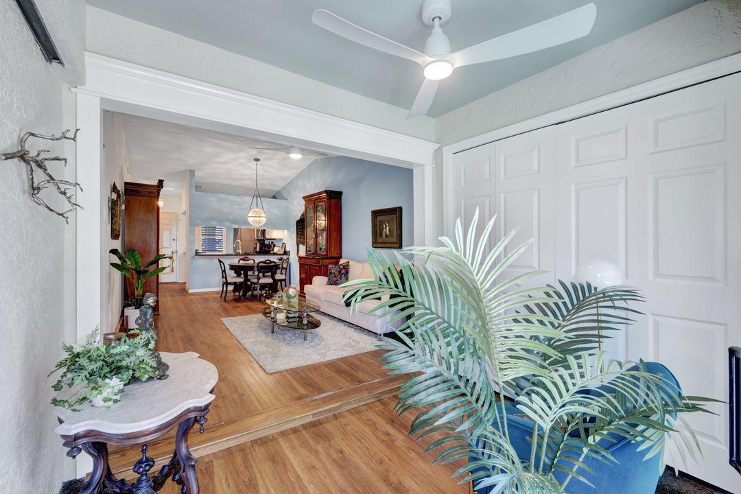 2017 Pine Isle Ln #2017, Naples, FL 34112