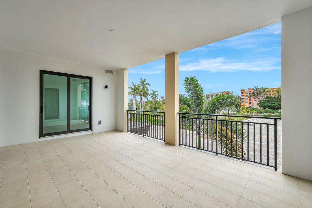 1130 3rd Ave S #211, Naples, FL 34102