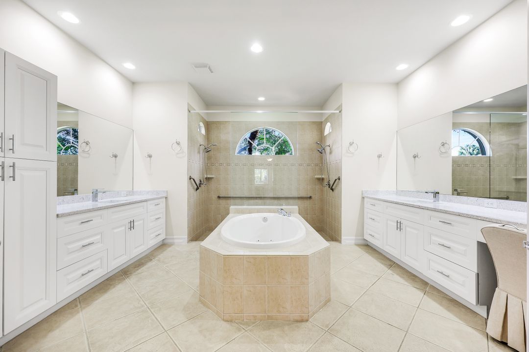 4963 Rustic Oaks Cir, Naples, FL 34105