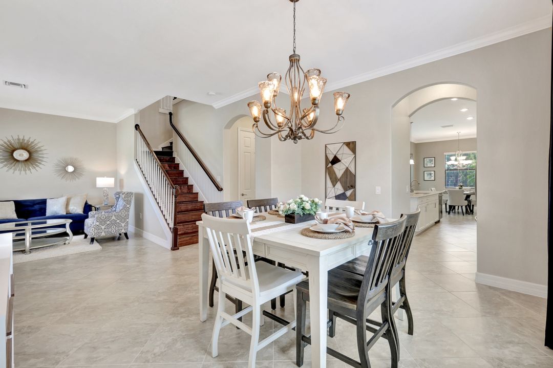 2102 Antigua Ln, Naples, FL 34120